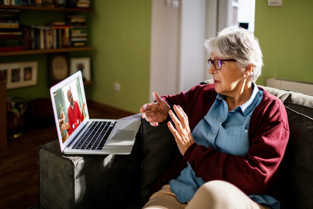 The Best Online Support Groups for Alzheimer’s Caregivers